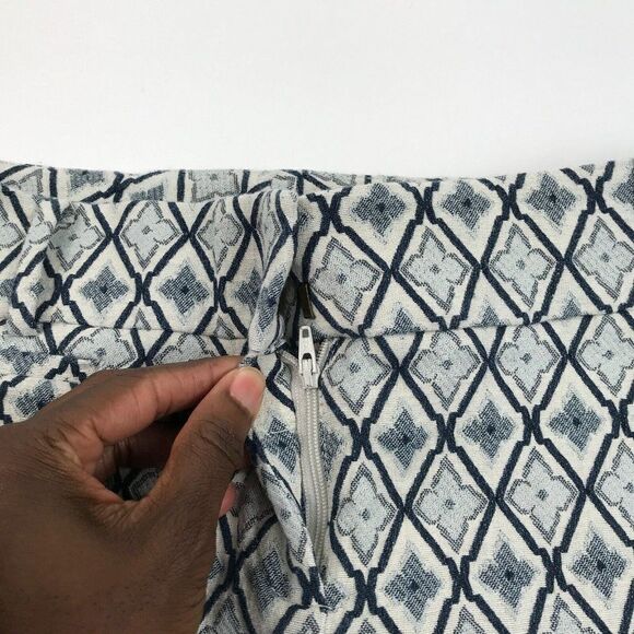 LOFT Womens Jacquard Shorts Blue Ivory Stretch Cotton Mid Rise Pockets Size 4 - Picture 3 of 11